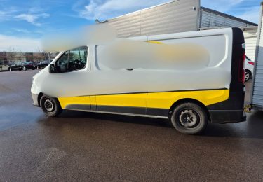 ff71c33d-bf75-4cda-9bbe-102baf8c14a0 flou