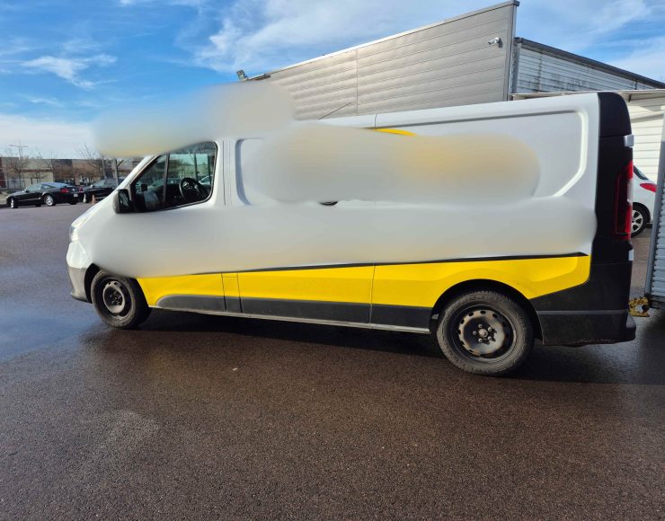 ff71c33d-bf75-4cda-9bbe-102baf8c14a0 flou